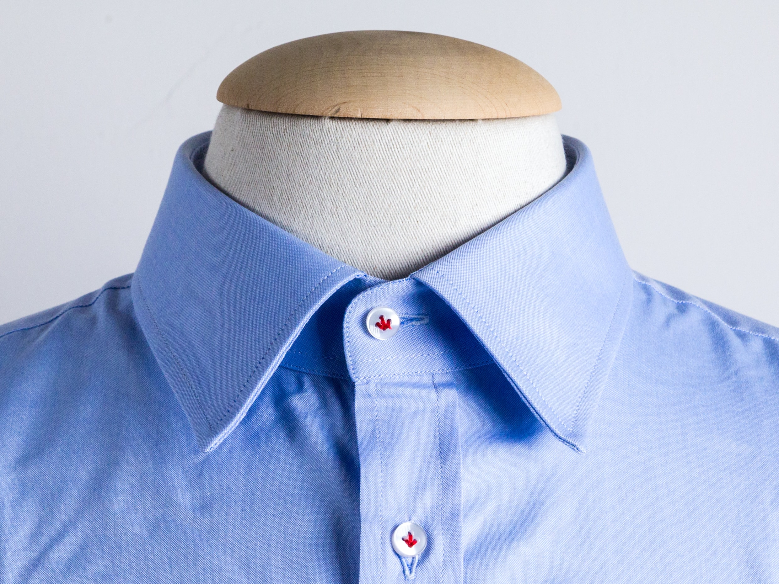 Semi spread collar shirt