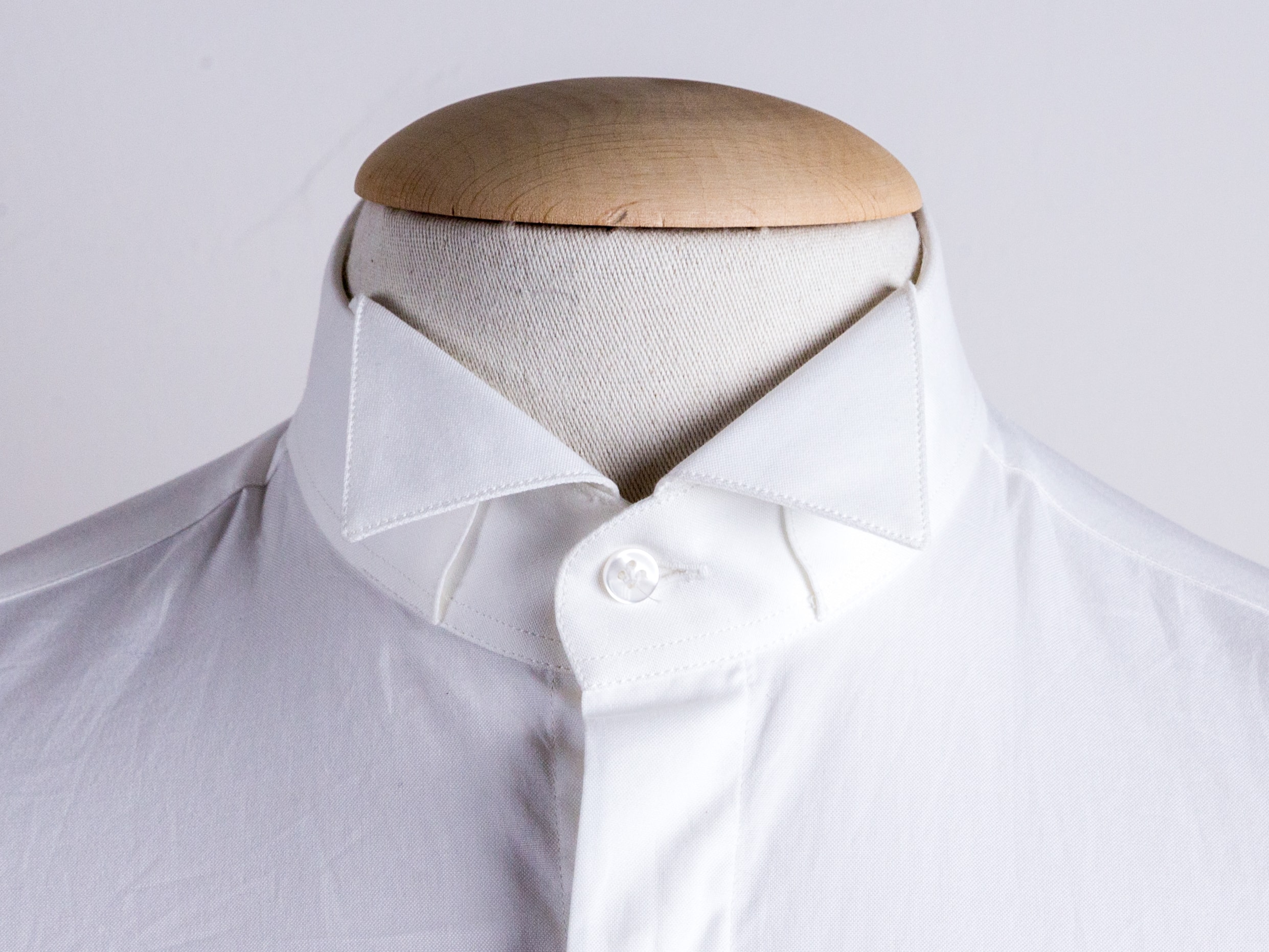 Wingtip collar shirt