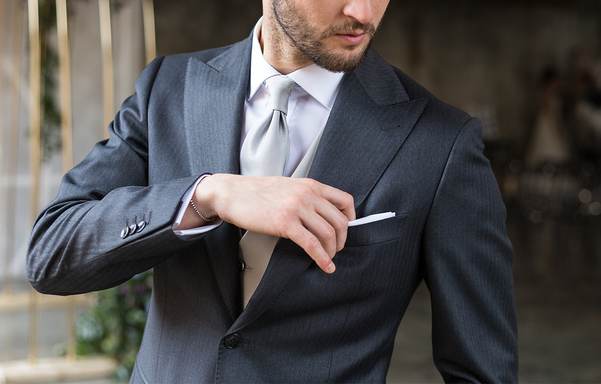 How to dress for a wedding: formal suit for the best man